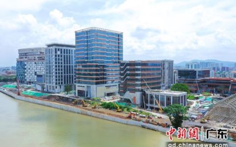 珠江西航道堤岸加固工程（华侨糖厂段）完工