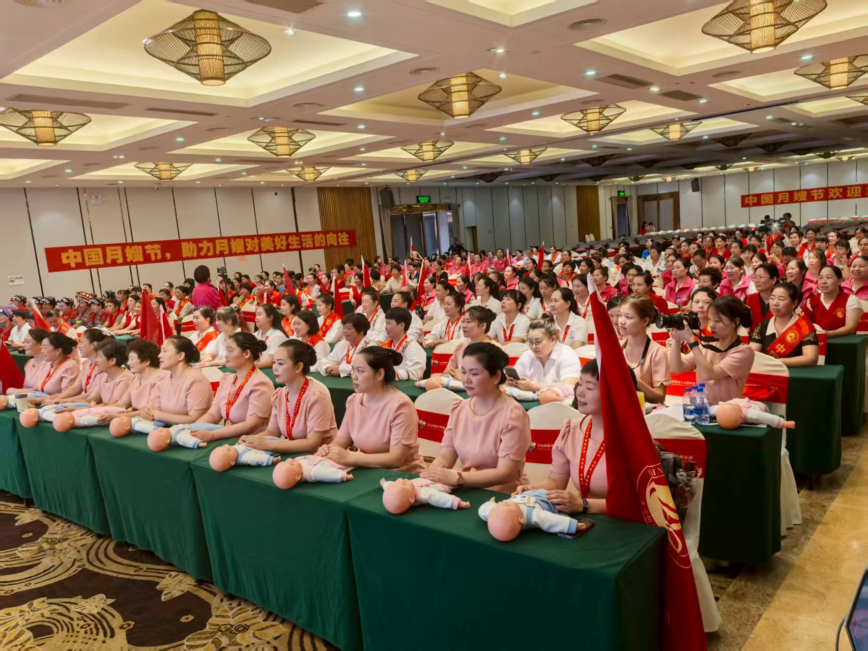 以愛為帆，以文化為舵，共筑綠色母嬰服務(wù)新生態(tài)  姂母童第十一屆中國月嫂節(jié)在深圳成功舉辦