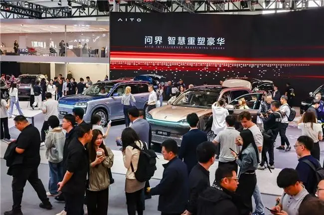 赛力斯张正萍携全新一代问界M9做客彭博社全球直播